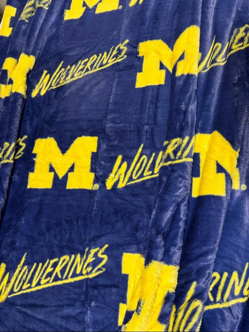 University of Michigan Collegiate Faux Fur Plush Throw Blanket 60” x 70” L nwt